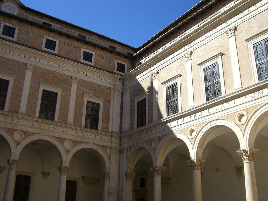 Urbino ドゥカーレ宮殿　中庭②
